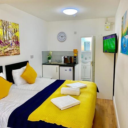 London Studio Apartments, Private Bathroom, Kitchenette, Parking, Np2 Экстерьер фото