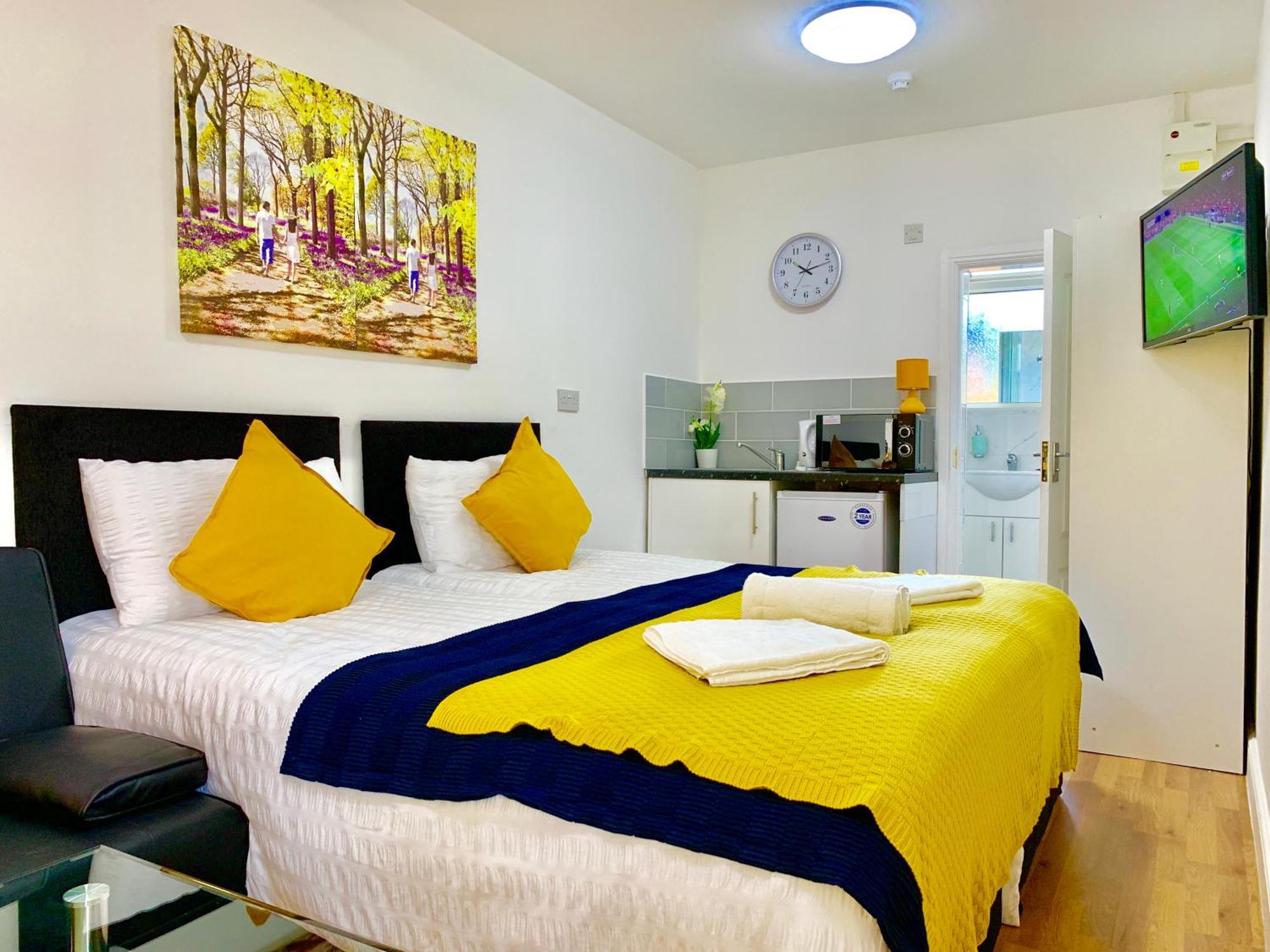 London Studio Apartments, Private Bathroom, Kitchenette, Parking, Np2 Экстерьер фото