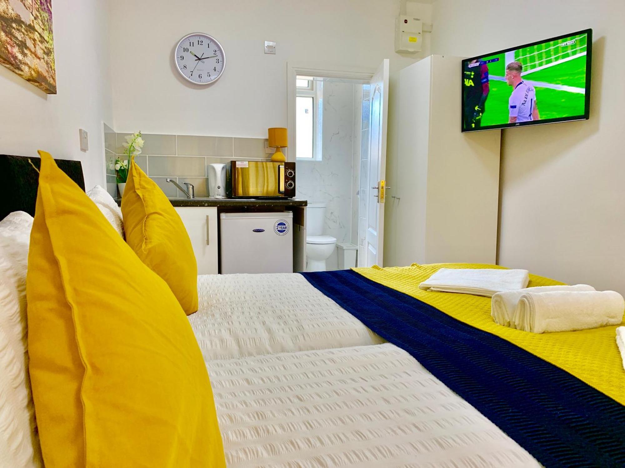 London Studio Apartments, Private Bathroom, Kitchenette, Parking, Np2 Экстерьер фото