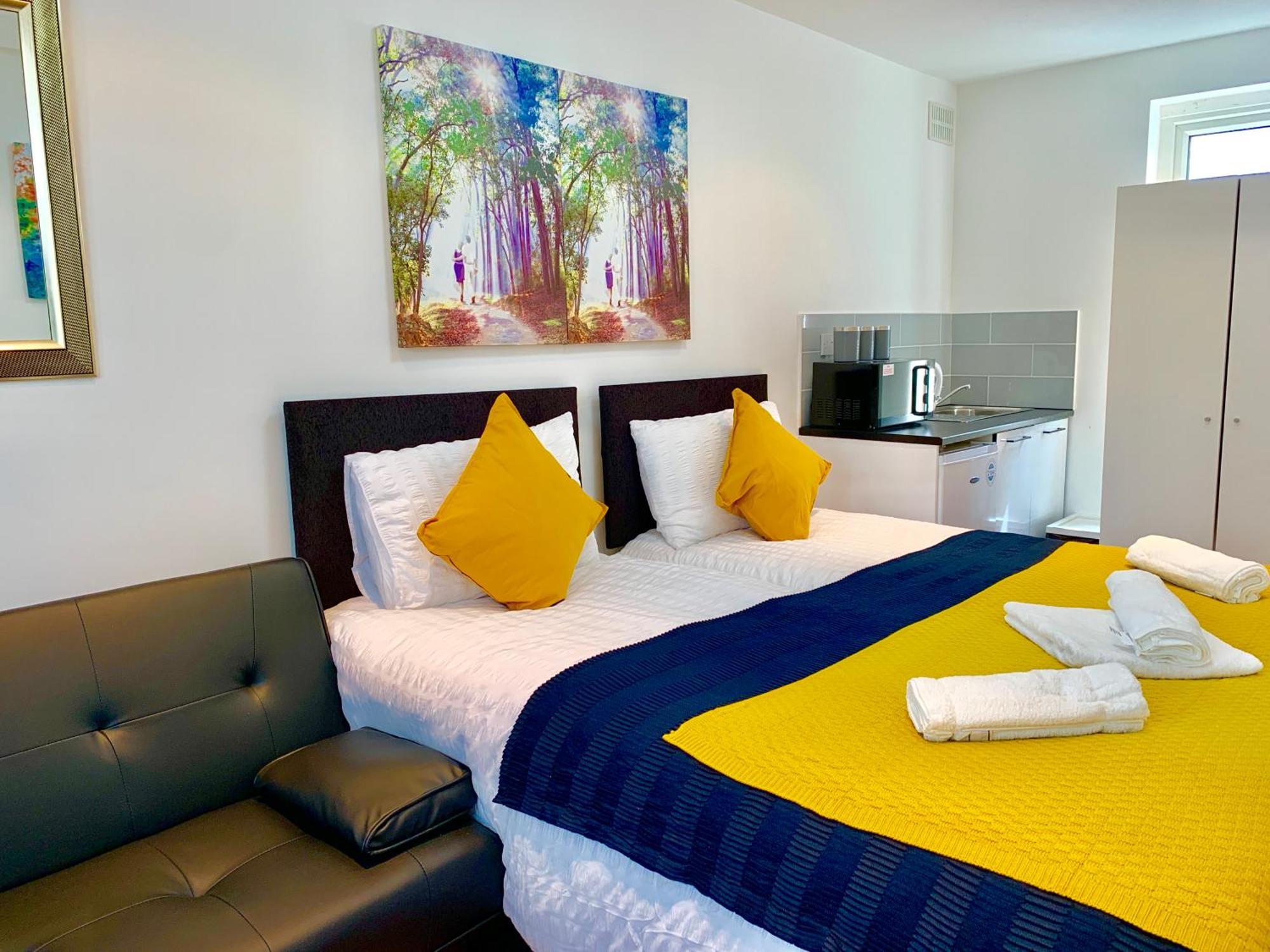 London Studio Apartments, Private Bathroom, Kitchenette, Parking, Np2 Экстерьер фото
