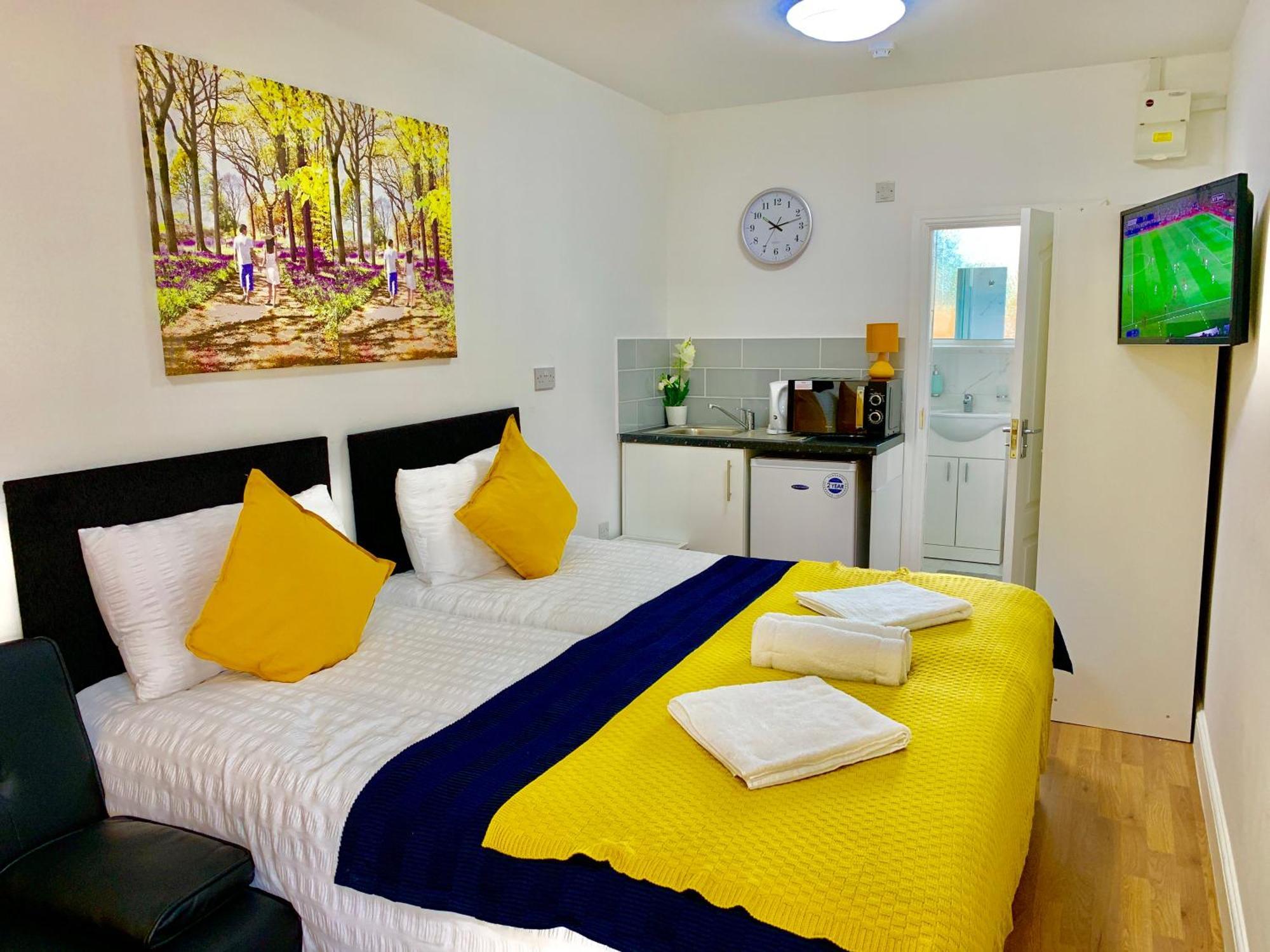 London Studio Apartments, Private Bathroom, Kitchenette, Parking, Np2 Экстерьер фото